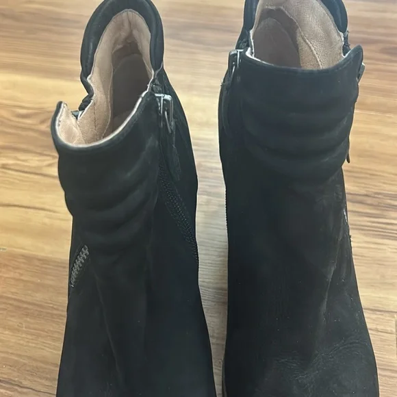 Gorgeous pair wedge black booties biala brand leather upper size 7 comfortable - Picture 10 of 10